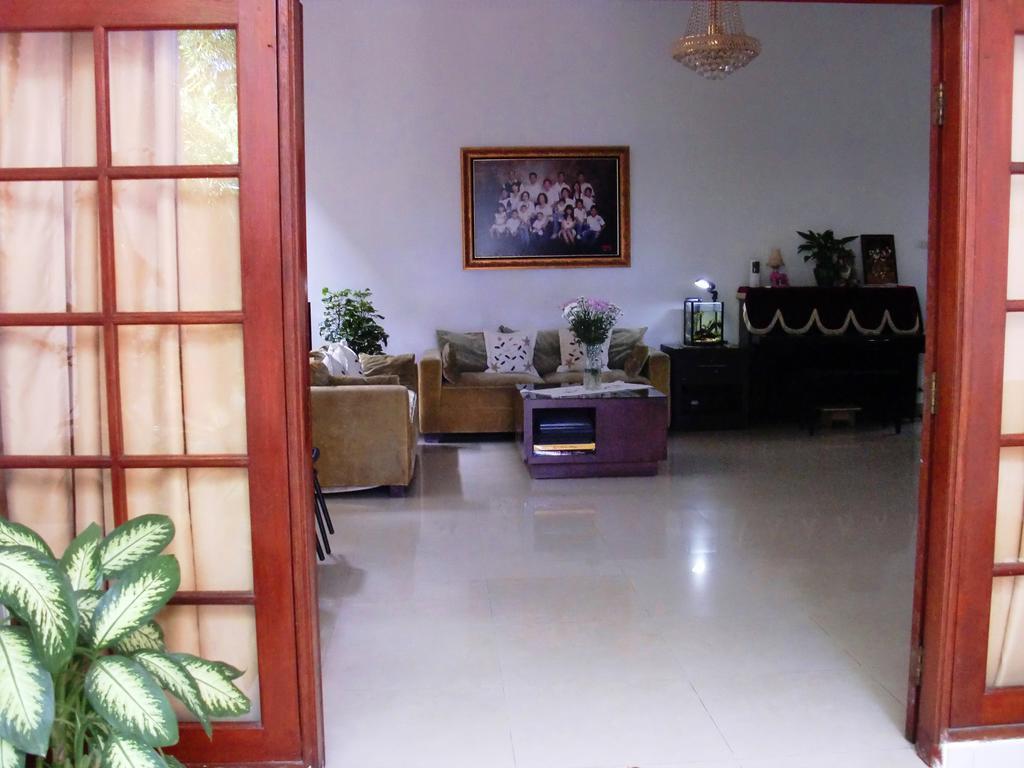 Libra Homestay Manado Exterior foto